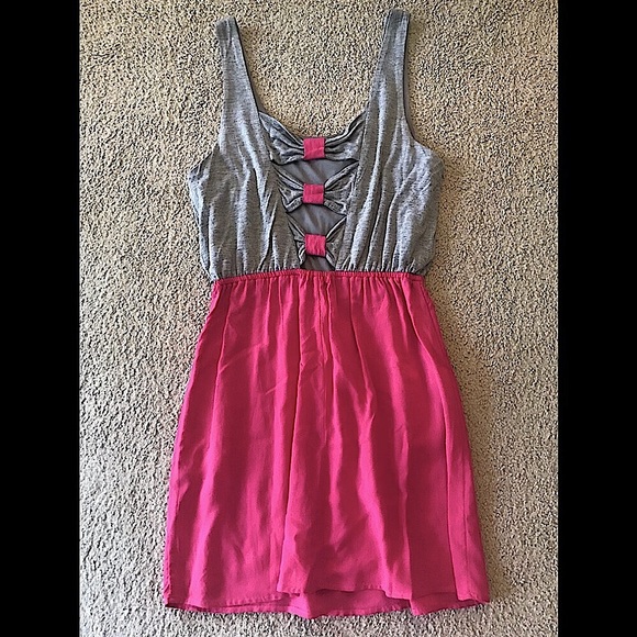 🆕🔥DELIA’S SUPER CUTE GRAY&PINK/CRISS CROSS BOW ON BACK SOLID ON THE FRONT MINI - Picture 1 of 16